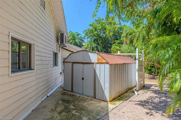 221 Viking Way, Naples, Florida 34110