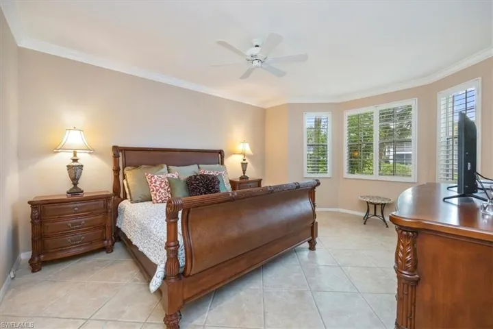 5060  Yacht Harbor  CIR, Naples, FL 34112