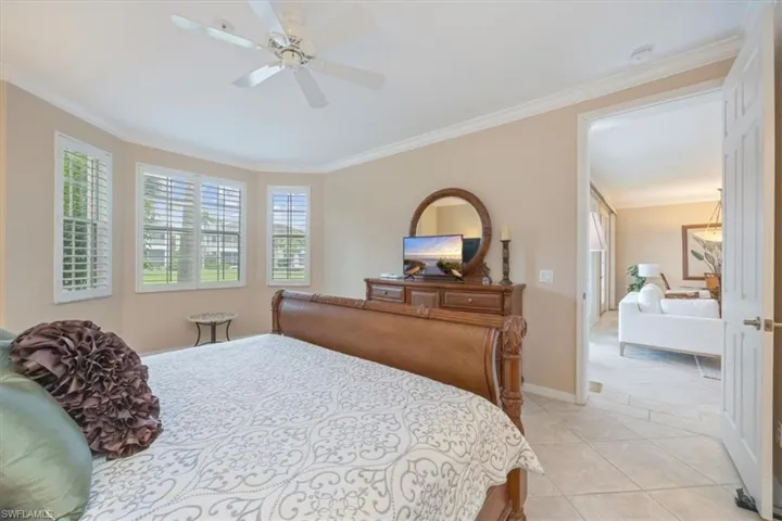 5060  Yacht Harbor  CIR, Naples, FL 34112