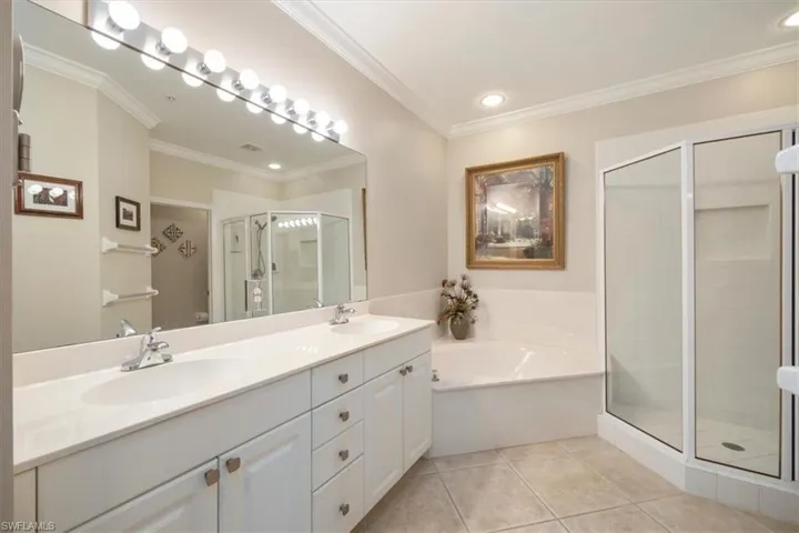 5060  Yacht Harbor  CIR, Naples, FL 34112