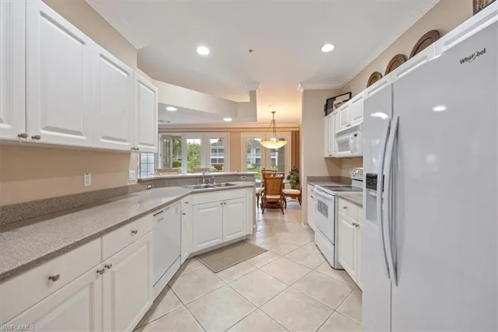 5060  Yacht Harbor  CIR, Naples, FL 34112