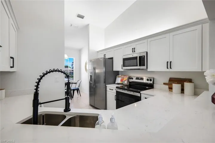2390 Piccadilly Circus 202, Naples, Florida 34112