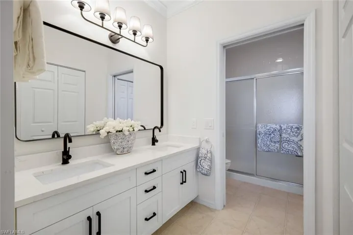 2390 Piccadilly Circus 202, Naples, Florida 34112
