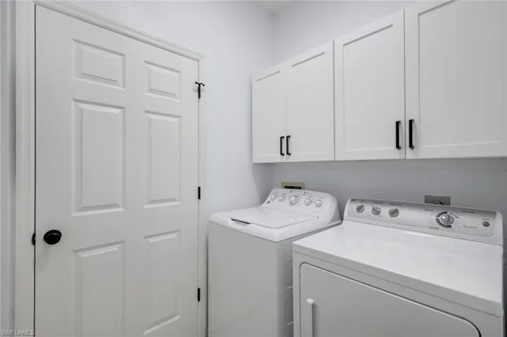 2390 Piccadilly Circus 202, Naples, Florida 34112