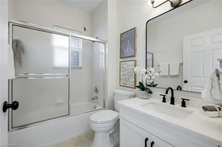 2390 Piccadilly Circus 202, Naples, Florida 34112