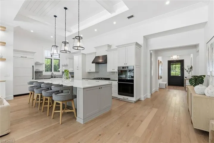 1064 13th St N, Naples, Florida 34102