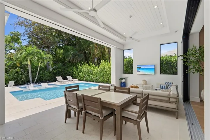 1064 13th St N, Naples, Florida 34102