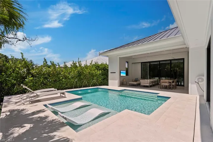 1064 13th St N, Naples, Florida 34102