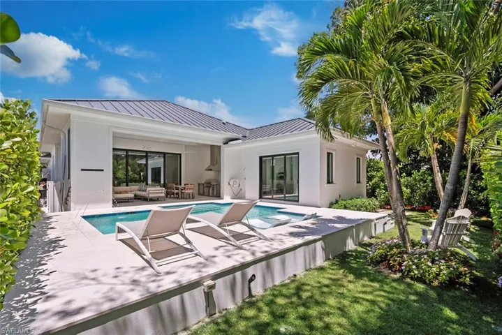 1064 13th St N, Naples, Florida 34102