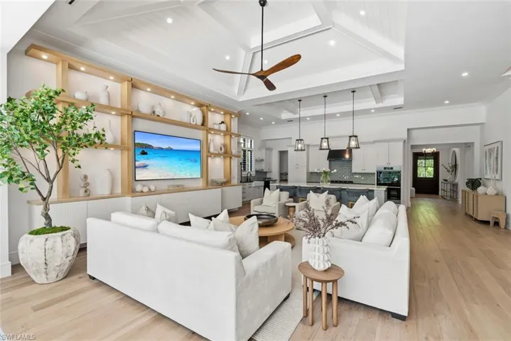 1064 13th St N, Naples, Florida 34102