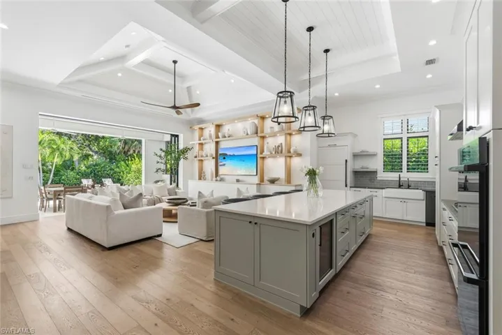 1064 13th St N, Naples, Florida 34102