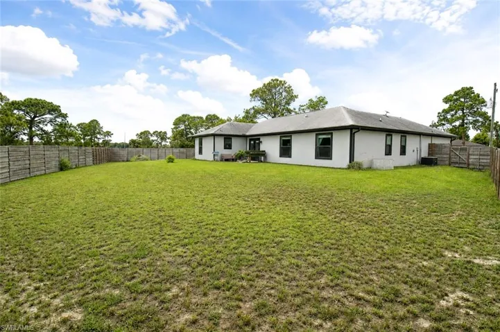 5013 Dania Cir, Labelle, Florida 33935