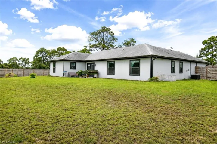 5013 Dania Cir, Labelle, Florida 33935