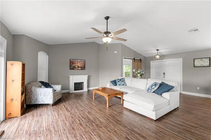 5013 Dania Cir, Labelle, Florida 33935