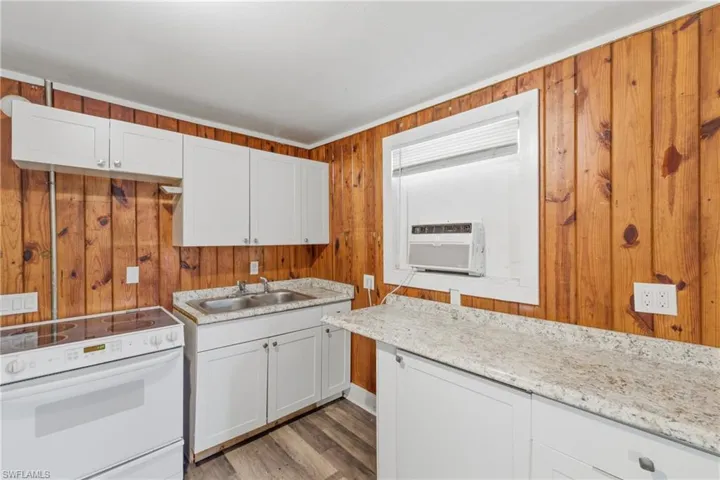 3318  Thomas  ST, Fort Myers, FL 33916