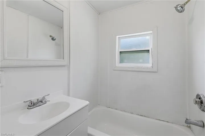3318  Thomas  ST, Fort Myers, FL 33916