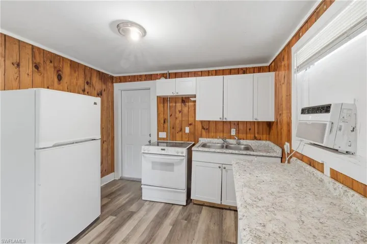 3318  Thomas  ST, Fort Myers, FL 33916