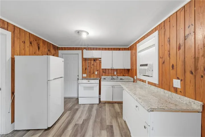 3318  Thomas  ST, Fort Myers, FL 33916