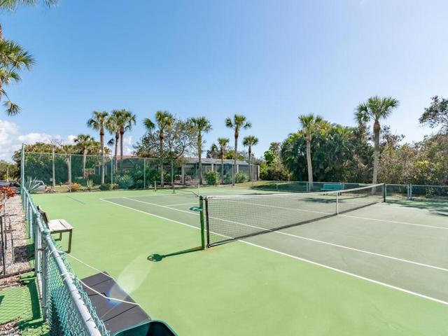 TENNIS & PICKLEBALL