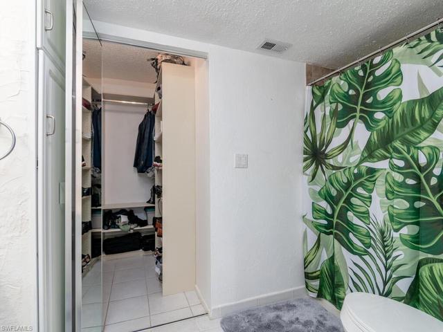 MASTER SHOWER & WALK IN CLOSET