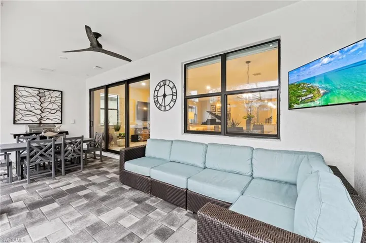 lanai seating area