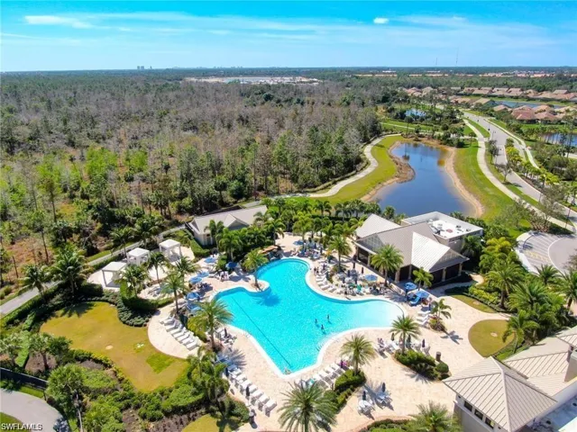 Community Pool-Restaurant