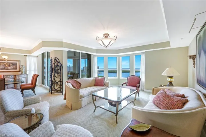 Seamless Great Room Plan with High Ceiling for Light-Filled Interiors