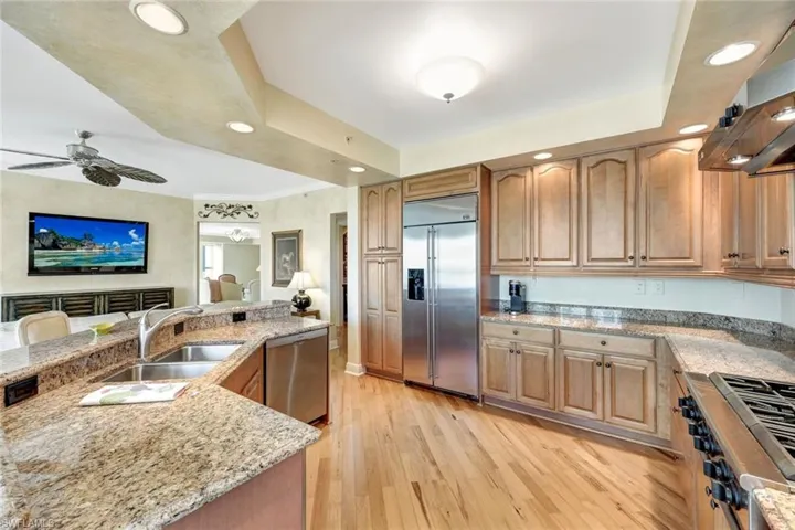 Gas Cooktop & Stainless Appliances incl. Wine Cooler