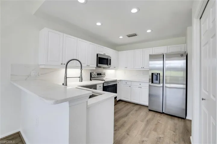 6875  Ascot  DR, Naples, FL 34113