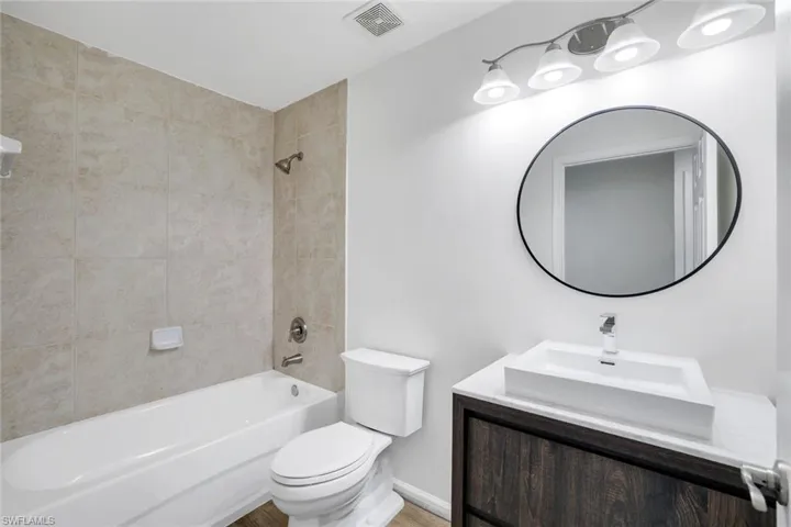 6875  Ascot  DR, Naples, FL 34113