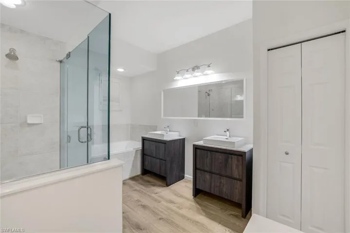 6875  Ascot  DR, Naples, FL 34113