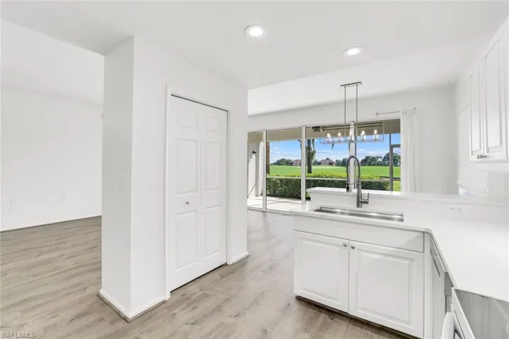 6875  Ascot  DR, Naples, FL 34113