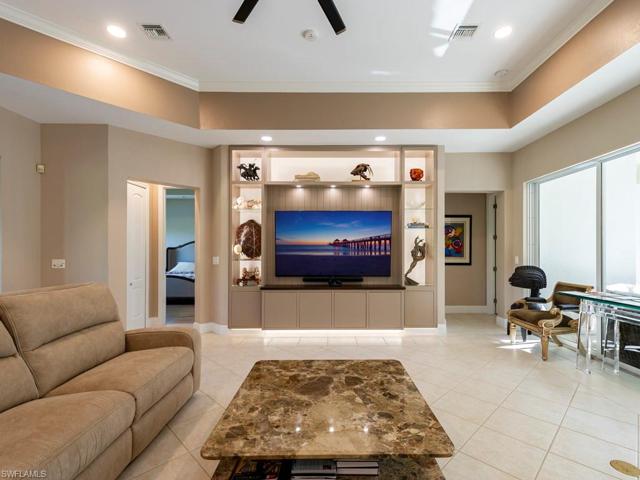 Living Room/Built-ins