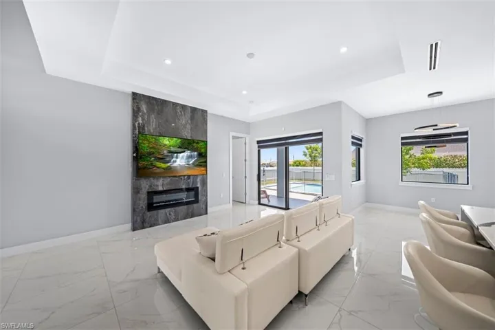 212 Kismet Pkwy W, Cape Coral, Florida 33993