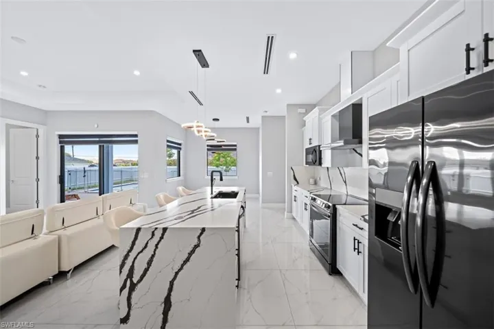 212 Kismet Pkwy W, Cape Coral, Florida 33993