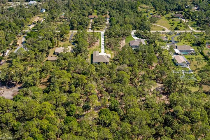 167 9th St Sw, Naples, Florida 34117