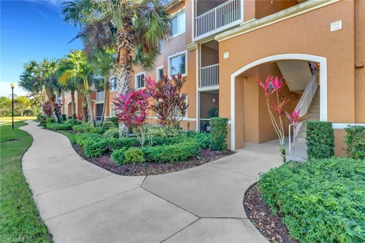 1875  Florida Club  DR, Naples, FL 34112