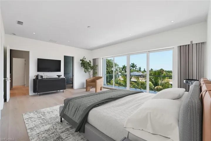 1135 Bluebird Ave, Marco Island, Florida 34145