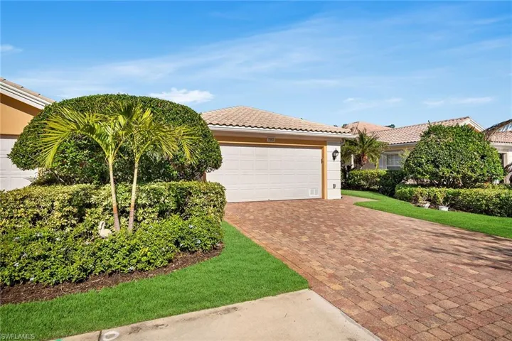 7593  Rozzini  LN, Naples, FL 34114