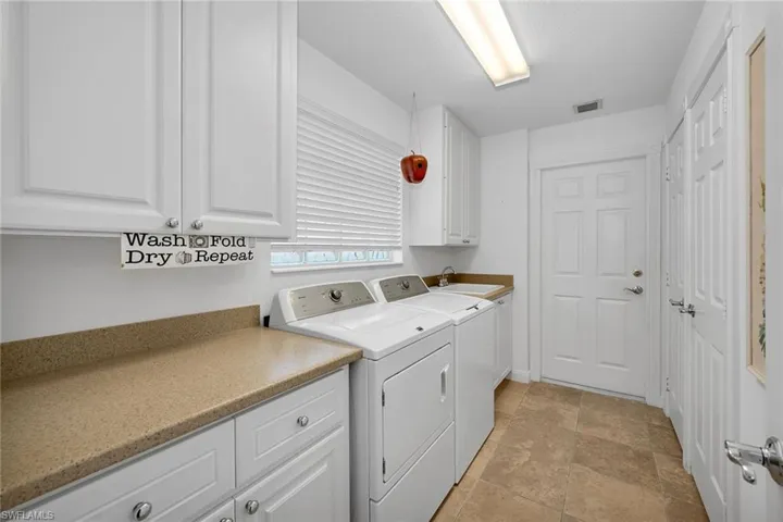 7593  Rozzini  LN, Naples, FL 34114