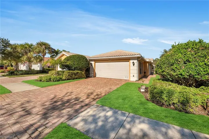 7593  Rozzini  LN, Naples, FL 34114