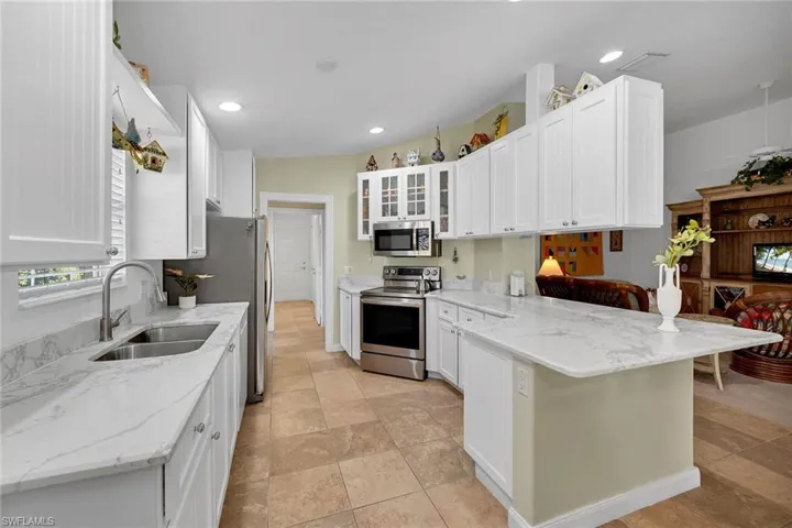 7593  Rozzini  LN, Naples, FL 34114