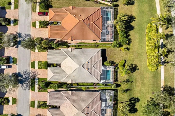 7593  Rozzini  LN, Naples, FL 34114