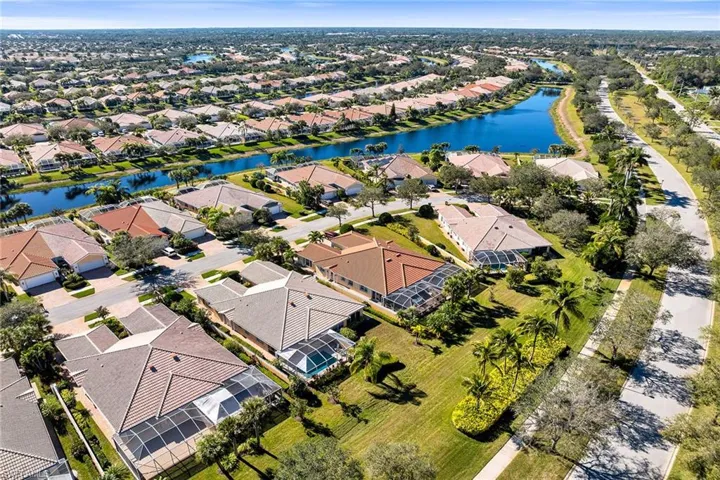 7593  Rozzini  LN, Naples, FL 34114