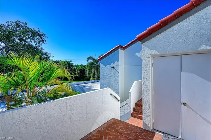 613 Beachwalk Cir J, Naples, Florida 34108