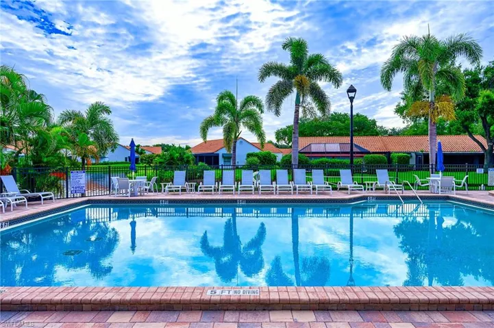 613 Beachwalk Cir J, Naples, Florida 34108