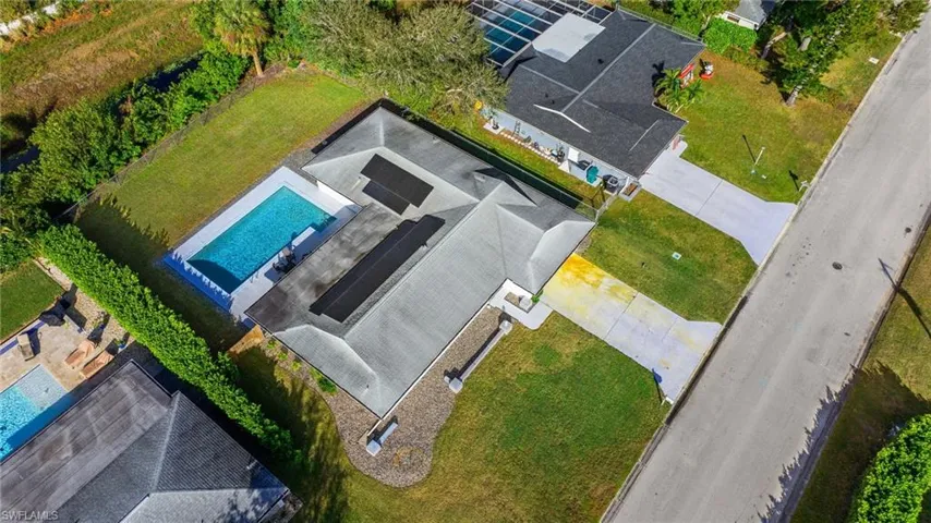 Birds eye view of property
