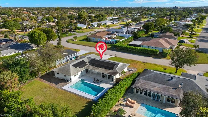Birds eye view of property