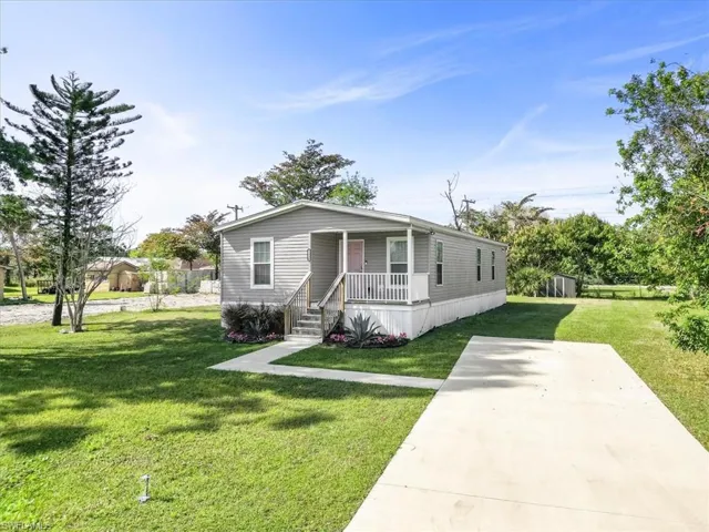 View of front facade with a porch and a front yard