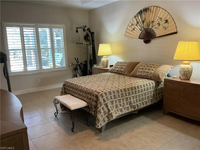 Large primary bedroomwith sunlight and scenic backyard.
